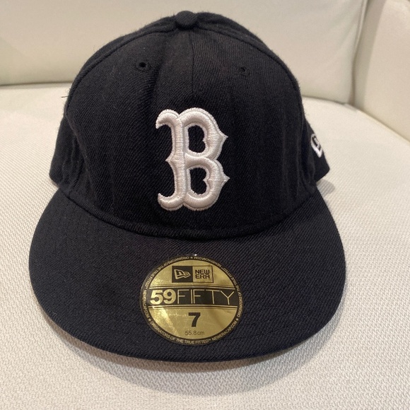 New Era Other - NEW ERA 59Fifty Boston Red Sox Black Fitted Sz 7 Hat Made In USA
